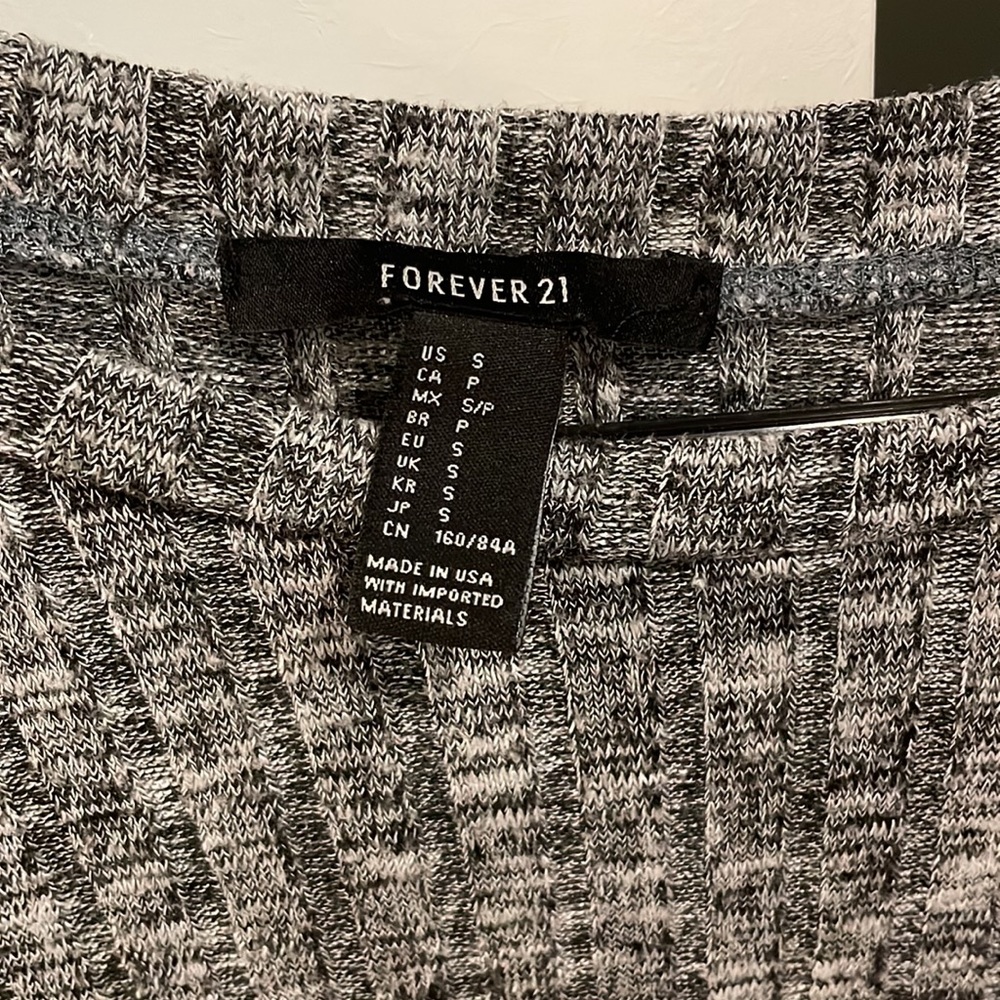 Crop top - Picture 2 of 3